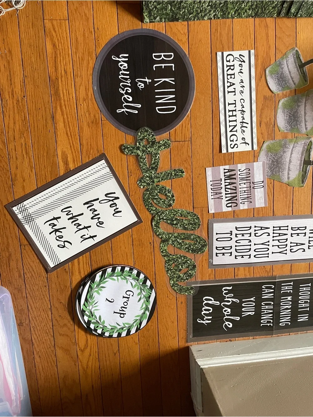 Green Decorative Party Plaque and Topiary Set - Teacher Created Resources